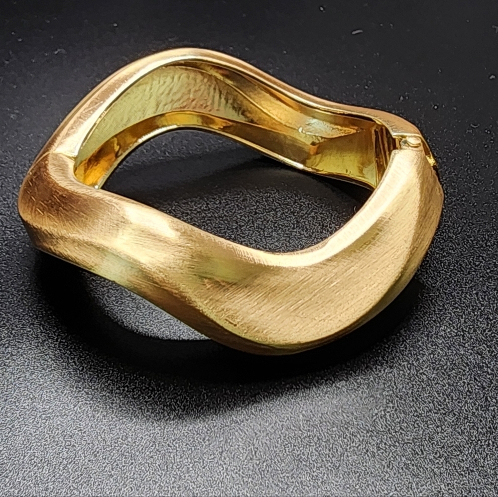Gold-Tone Wave Bracelet - Picture 4 of 8